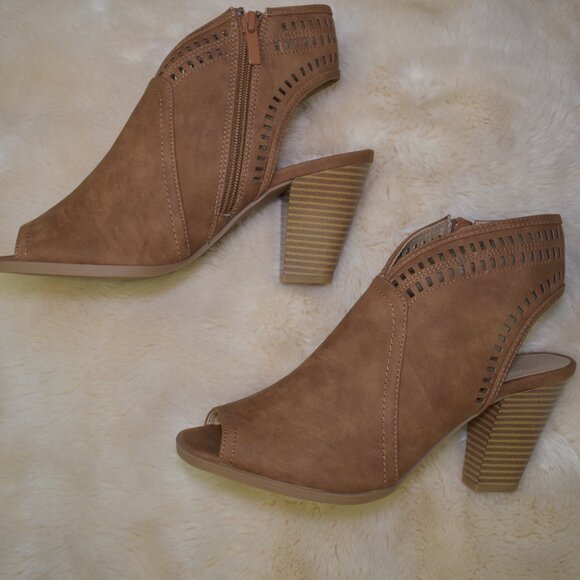 Chinese Laundry Peep Toe Booties Size 7.5 Brown Faux Leather Heeled Boots - Picture 3 of 13